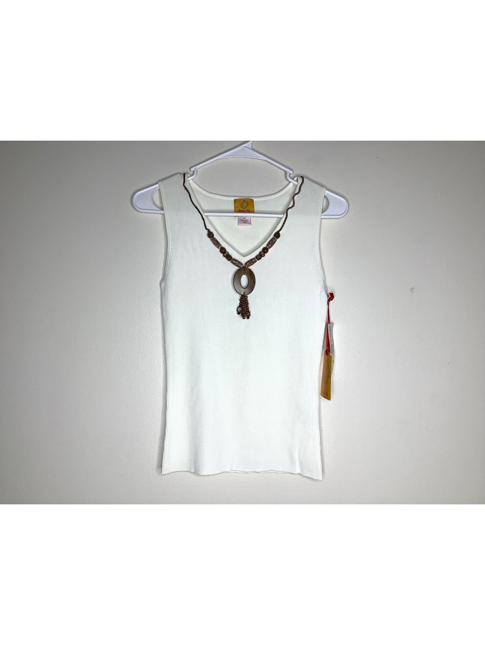 < NWT Ruby Rd. Ribbed Tank Top With Beaded Pendant Neckline > - Picture 2 of 8